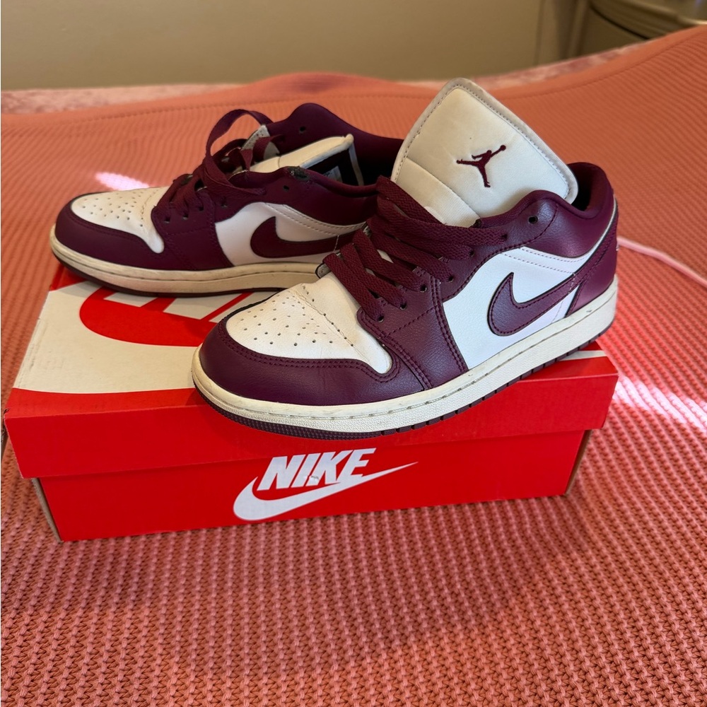 Nike Women's Sneakers in White and Burgundy